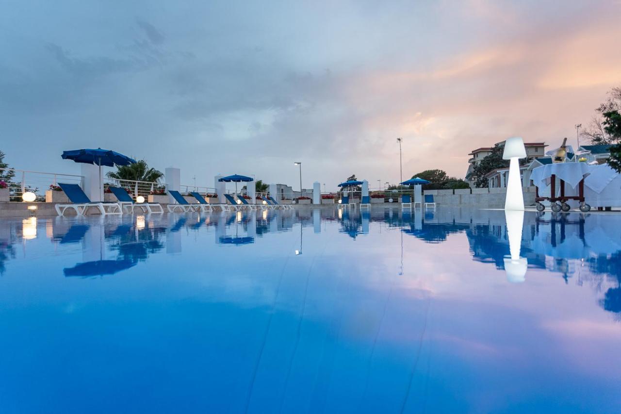Club Azzurro Hotel & Resort Porto Cesareo Exterior photo