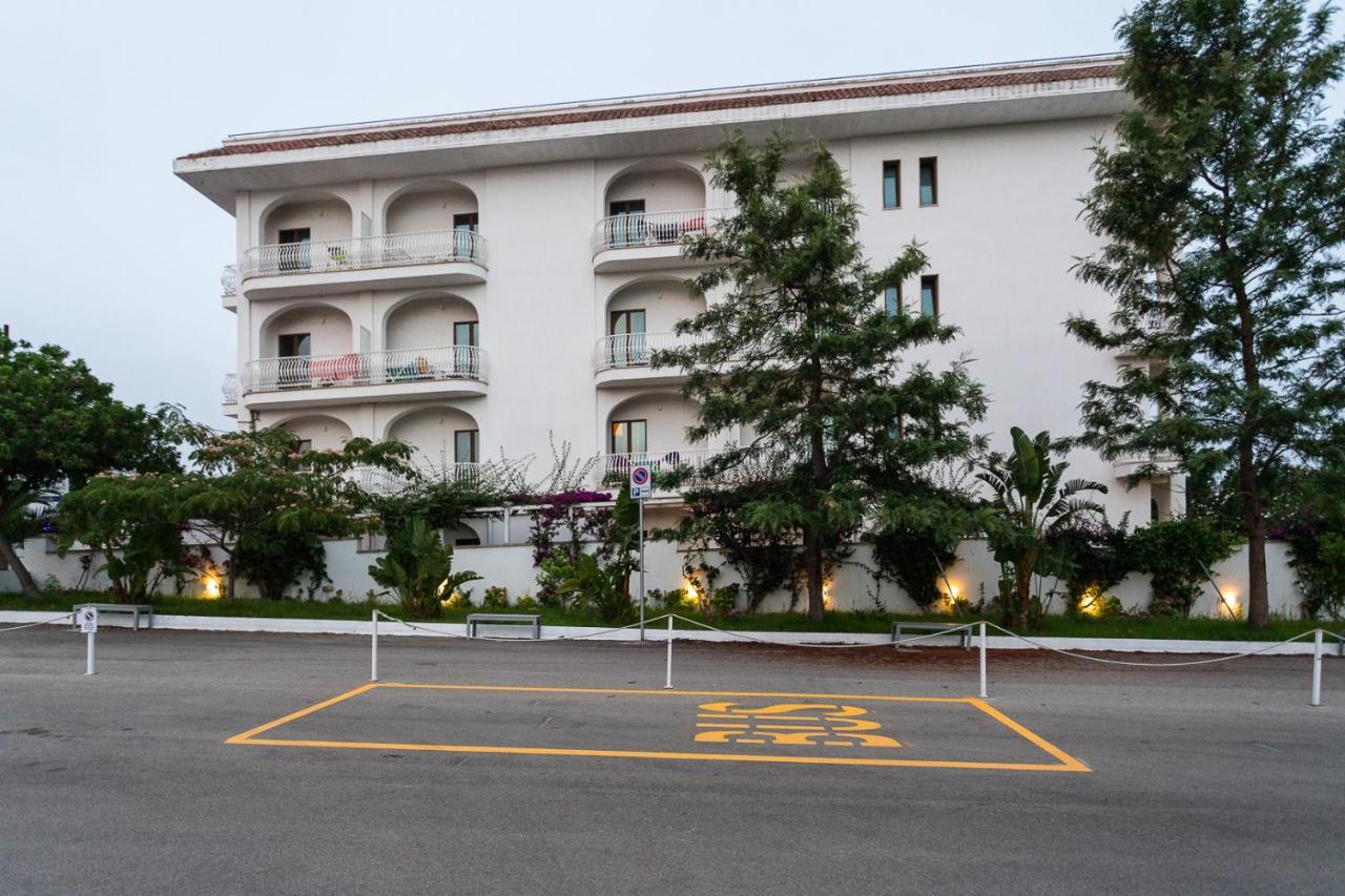 Club Azzurro Hotel & Resort Porto Cesareo Exterior photo